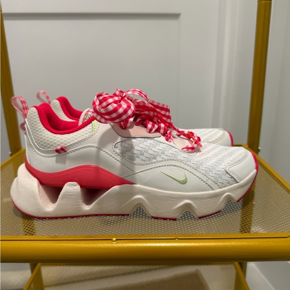 Nike RYZ 365 II Sneakers – White & Pink Gingham – Women’s Size 7.5 - Picture 2 of 8
